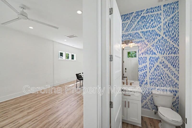 Charlotte House: 1521 Walton Rd