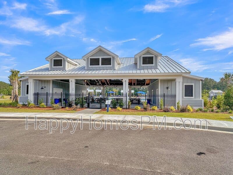 Summerville House: 509 Red Twig Rd