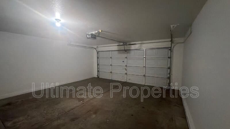 Glendale House: 7145 W Maryland Ave
