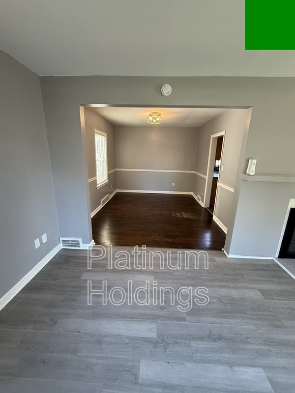Beachwood House: 23908 East Baintree Road