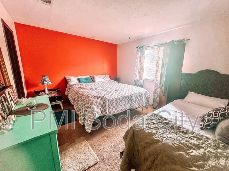 Columbia Condo: 810 Old Manor Road