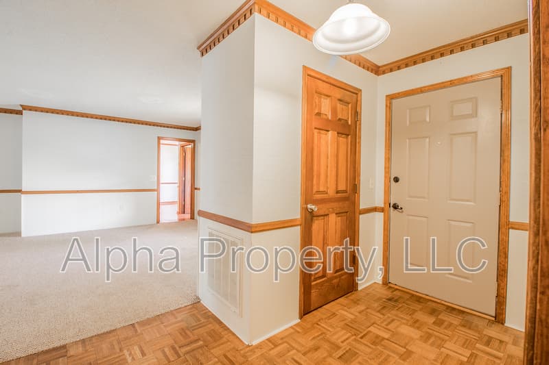 Greer House: 102 Ticonderoga Drive
