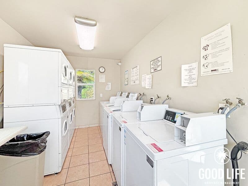El Cajon Condo: 1386 E Madison Ave
