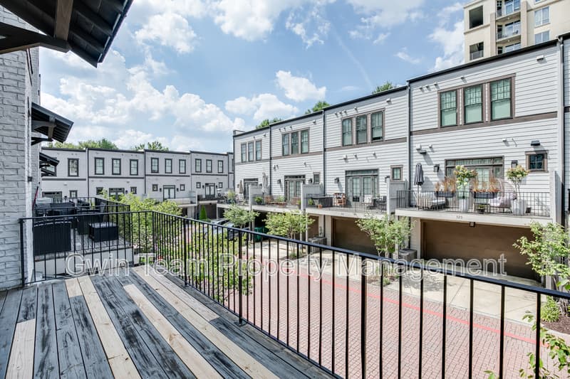 Atlanta Townhome: 721 Taylor Ct