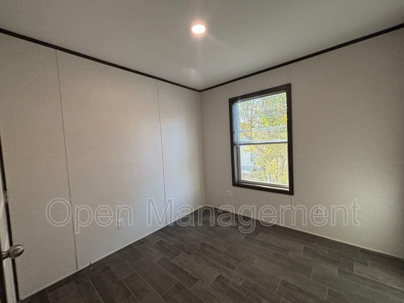 Bismarck House: 725 S 12th St