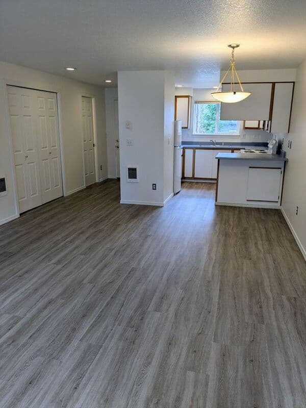 Tualatin Townhome: 17987 SW 115th Ave