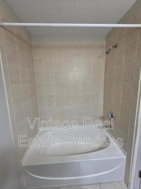 Tampa House: 8110 Silent Creek Dr