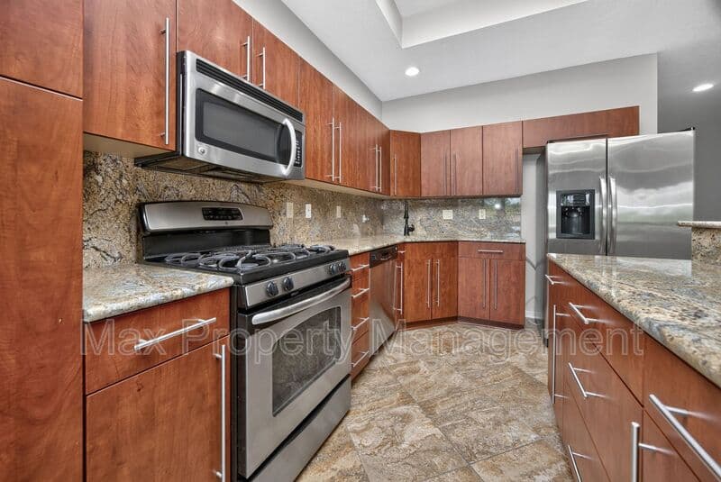 West Des Moines Condo: 640 S 50th St