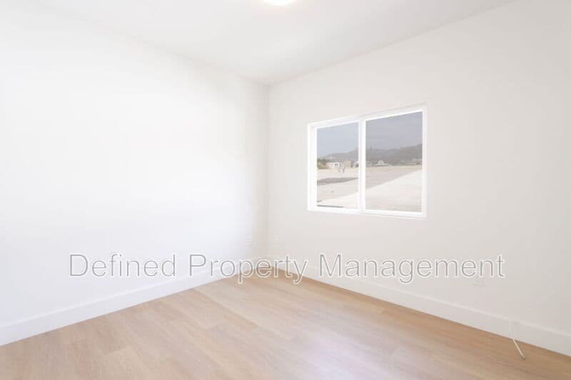 Los Angeles Condo: 1325 N Poinsettia