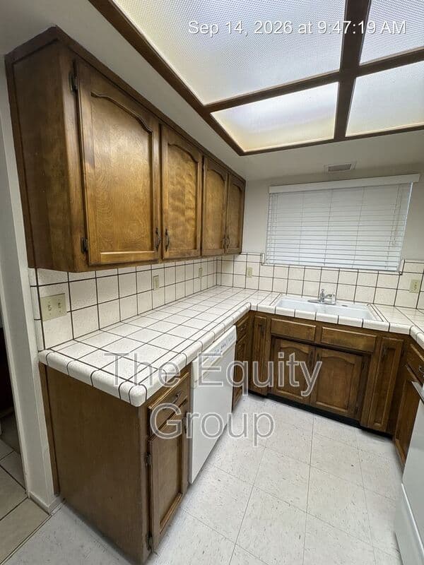 Visalia House: 3525 South County Center