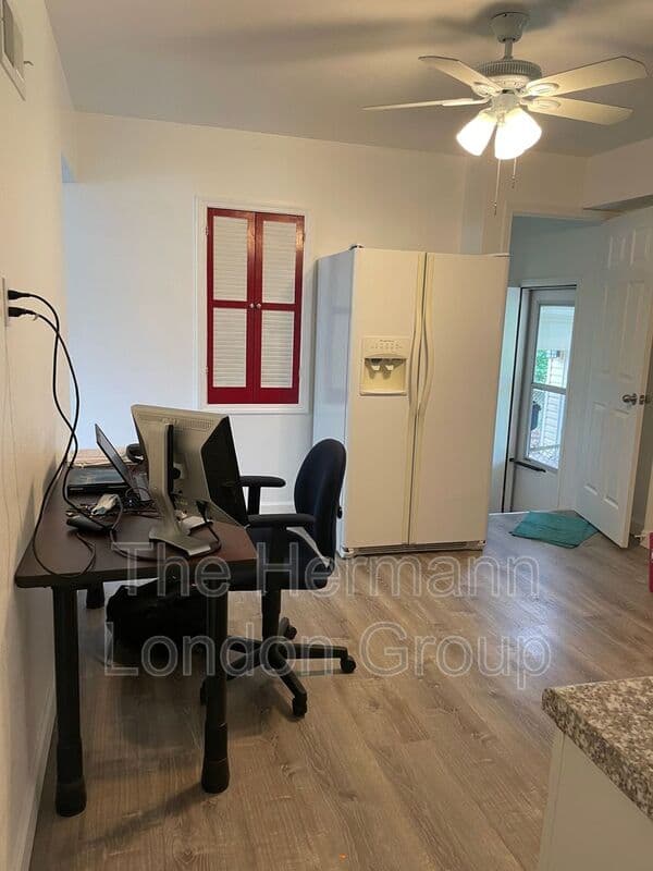 Saint Louis House: 451 Golden Valley Dr