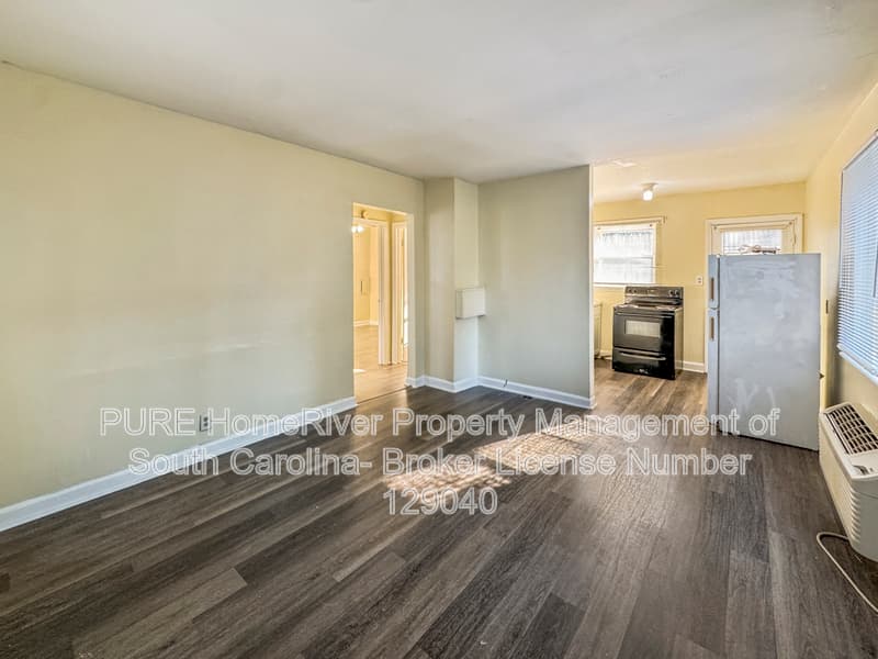 Columbia House: 2413 Laurel St