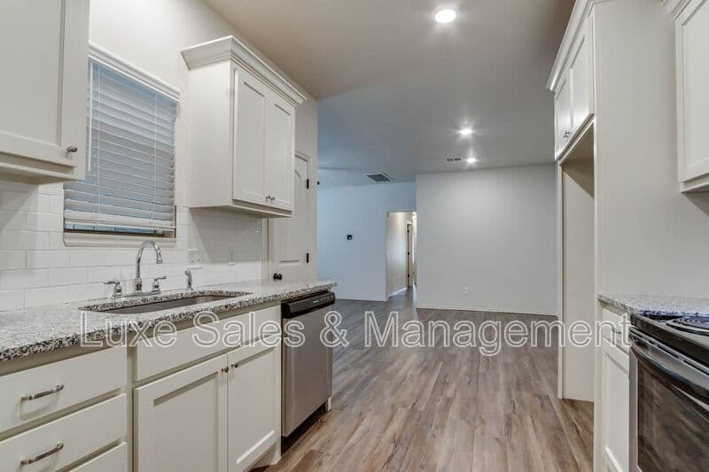 Edmond House: 341 Chalk Hill Ct