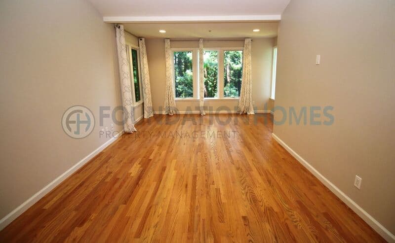 Kentfield House: 309 Crown Rd