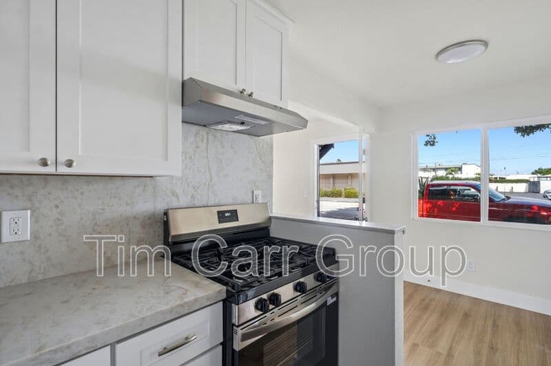 Costa Mesa Condo: 121 E Bay St
