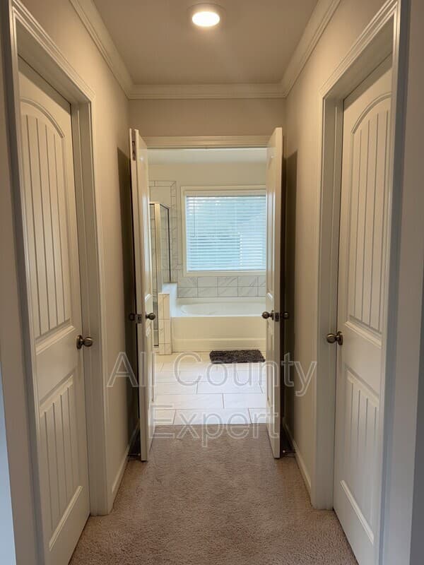 Cumming House: 5595 Loring St