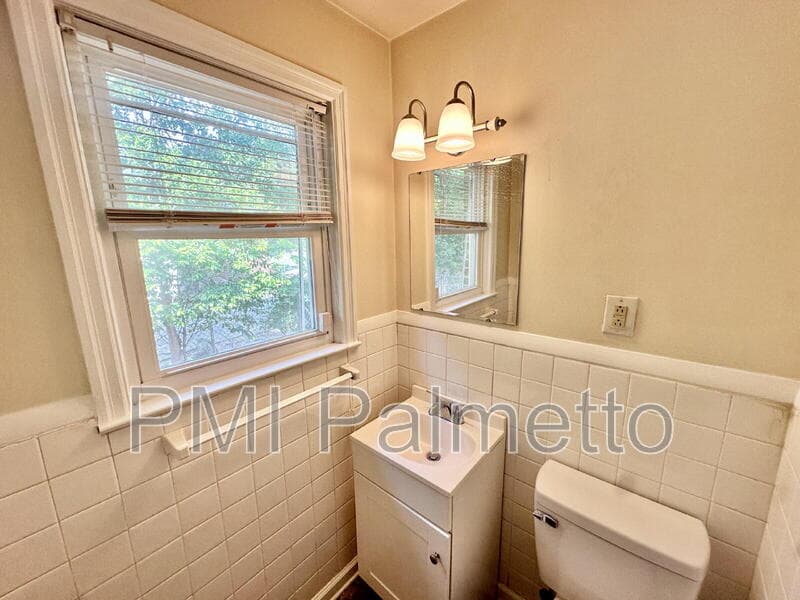 Columbia House: 3727 Maybank St