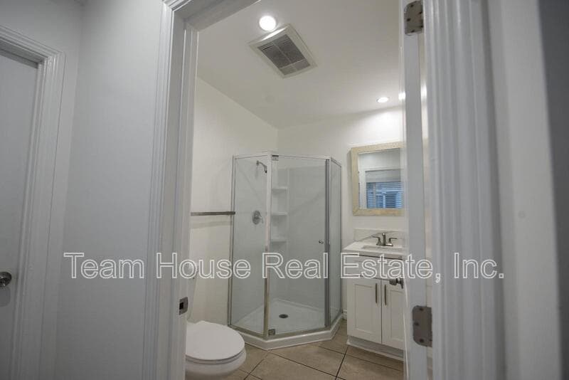 Reseda Condo: 7260 Yolanda Avenue
