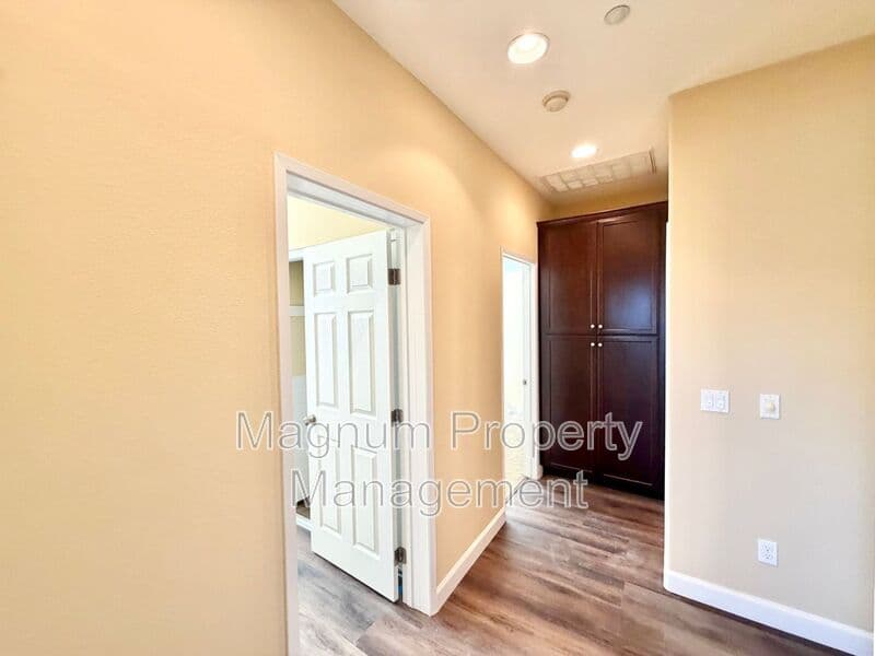 Murrieta House: 35792 Hazelhurst St