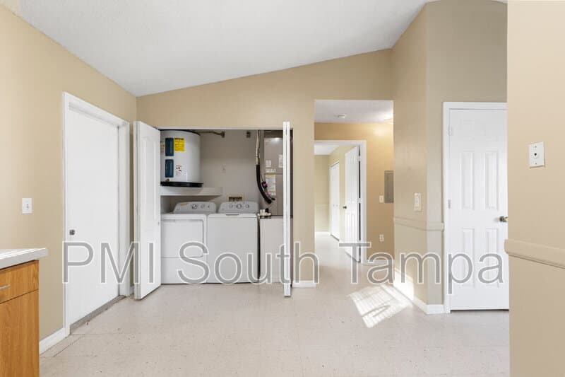 Dade City House: 9926 U.S. 98