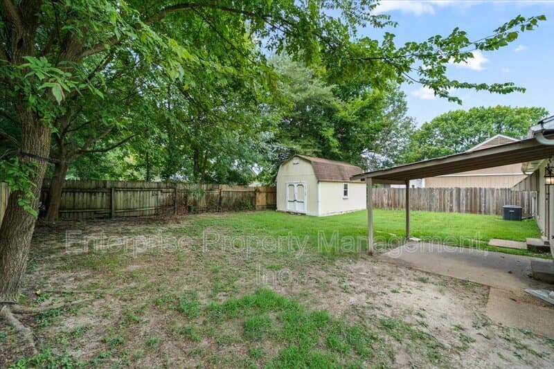 Memphis House: 7103 Tagen Dr