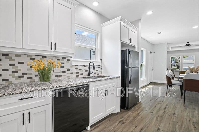 Denison House: 516 E Heron Street
