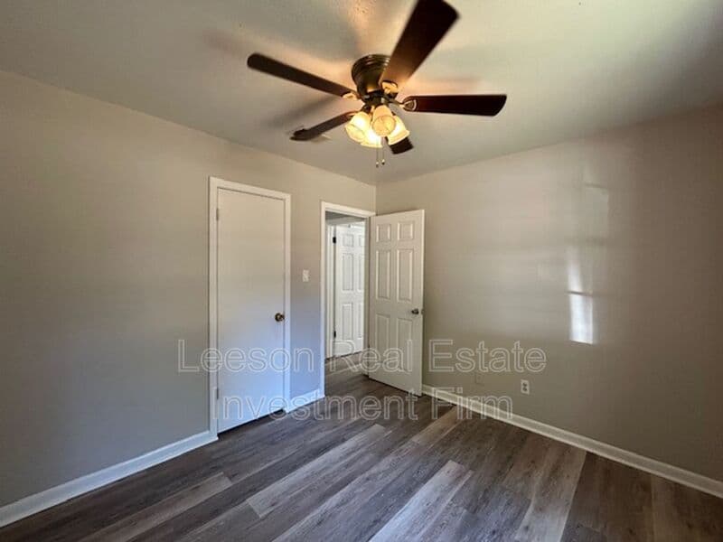 Shreveport House: 1102 Cloverdale Dr.