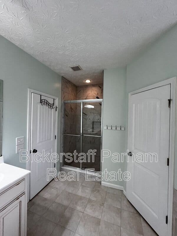 Columbus House: 7013 Imperial Way