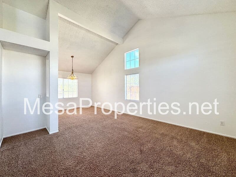 Victorville House: 14581 King Canyon