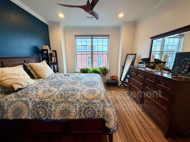 Philadelphia House: 1546 S Lambert St
