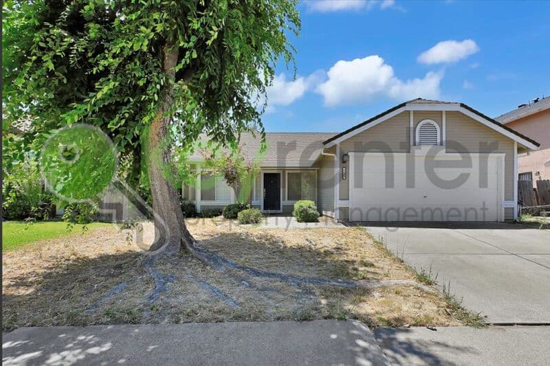 Sacramento House: 8428 Cassatt Way