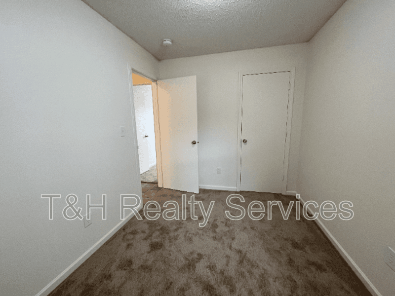Indianapolis House: 4210 Village Trace Boulevard