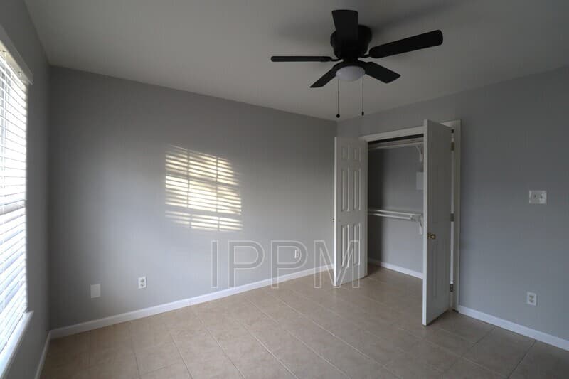 Alton Condo: 809 S Michigan