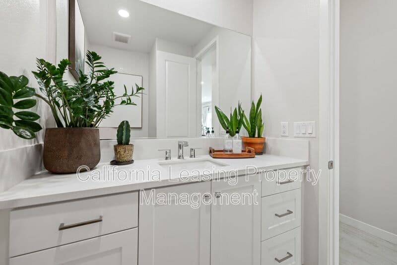 Valencia House: 27233 Red Willow Court