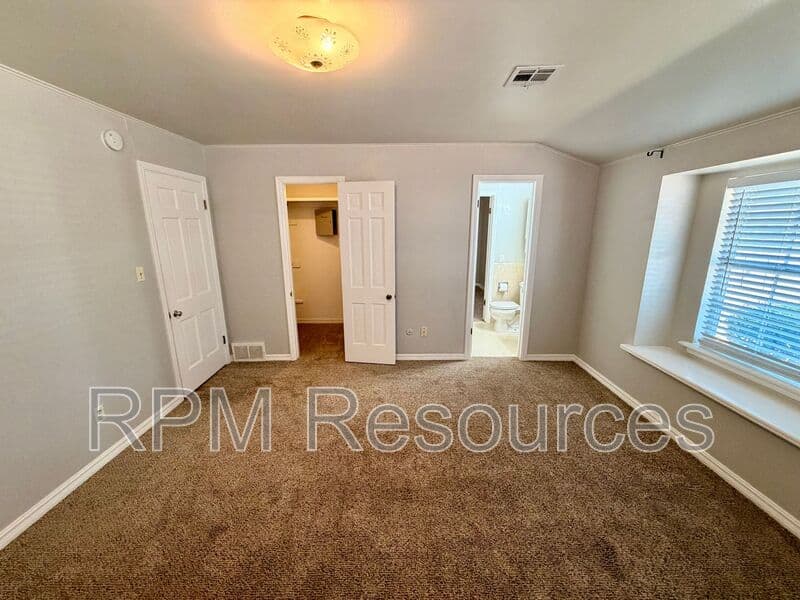 Oklahoma City House: 4120 NW 44th St