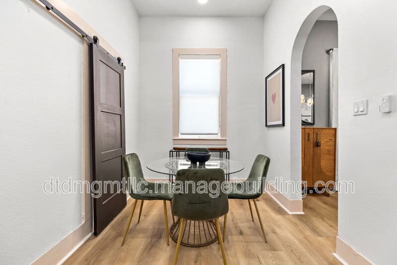 San Antonio Condo: 110 East Craig Place