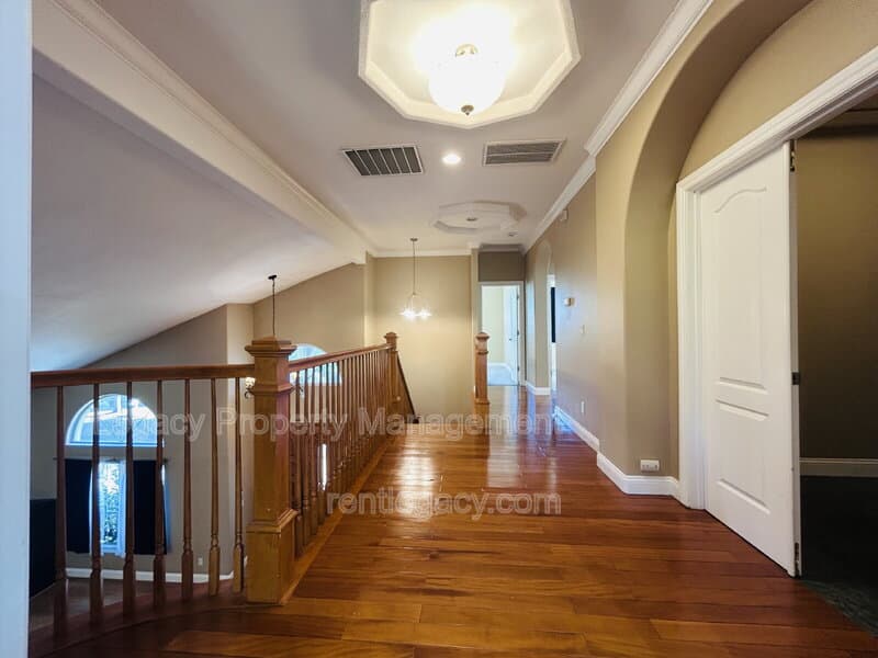 Fairfield House: 2136 Fieldcrest Ave
