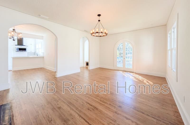 Jacksonville House: 2963 Remington St
