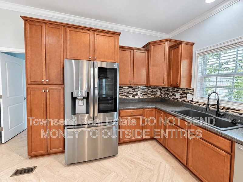 Fayetteville House: 3212 Nottinghill Rd.