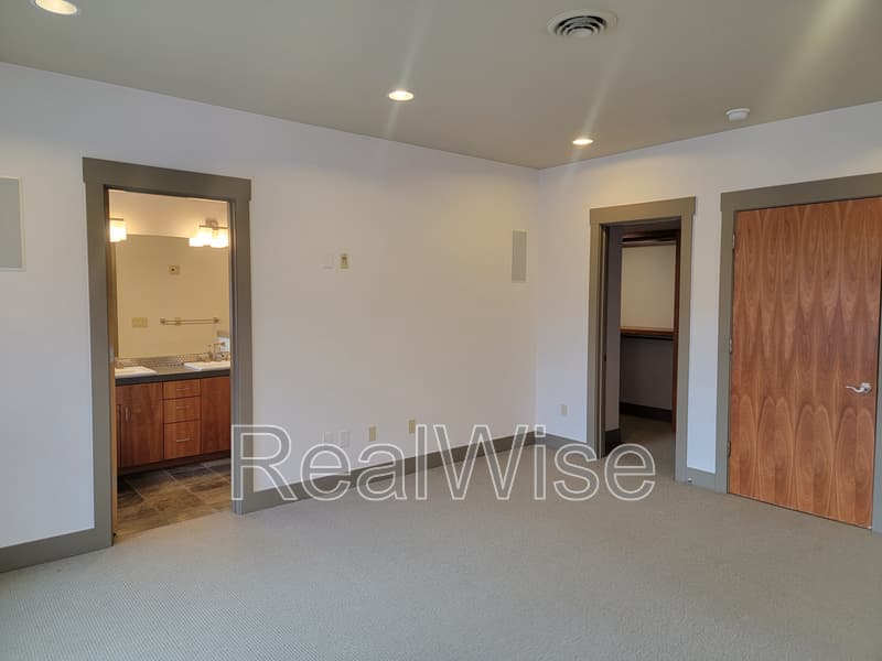 Bend Townhome: 16 SW Wall St