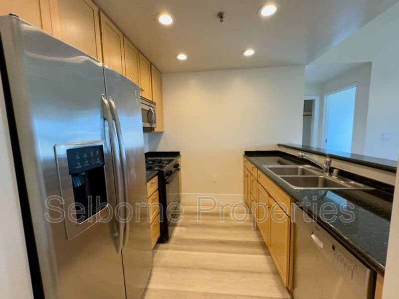 Oakland House: 1401 Jackson Street