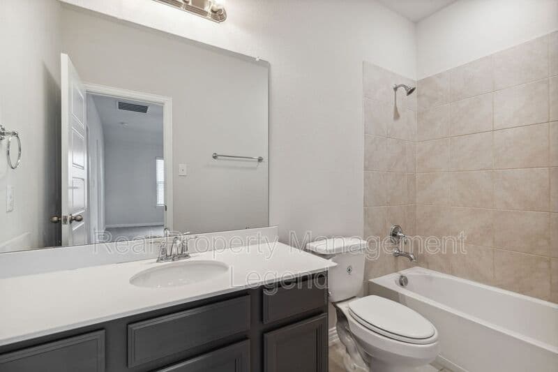 Aubrey House: 1833 Meadow Trail Lane