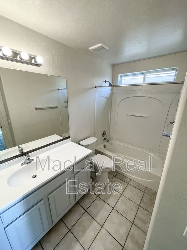 Mesa House: 10252 E Isleta ave