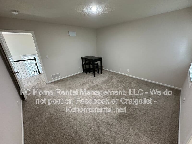 Overland Park House: 11429 W 142nd Ter