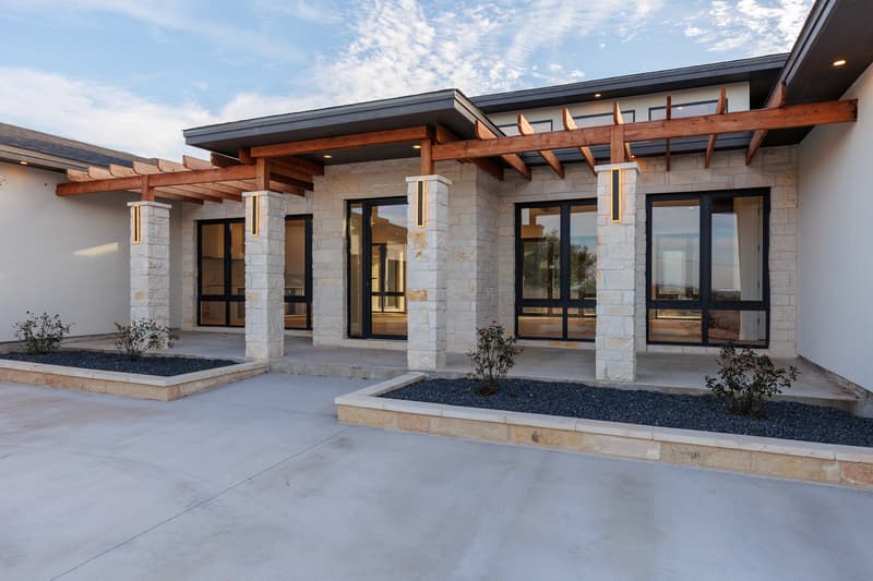 Round Mountain House: 6425 Ranch Road 962 West