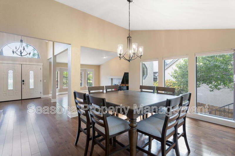 Redding House: 1688 El Capitan Dr