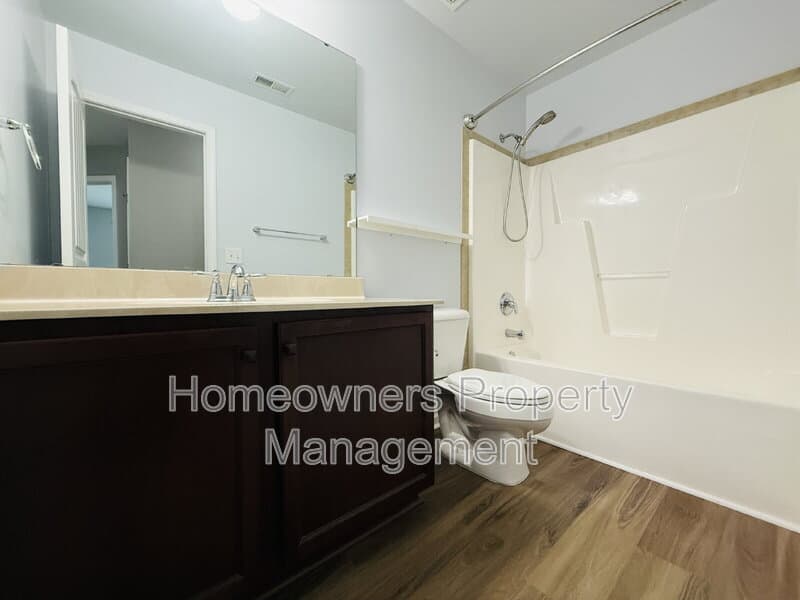 Raeford House: 152 Ladden Ln