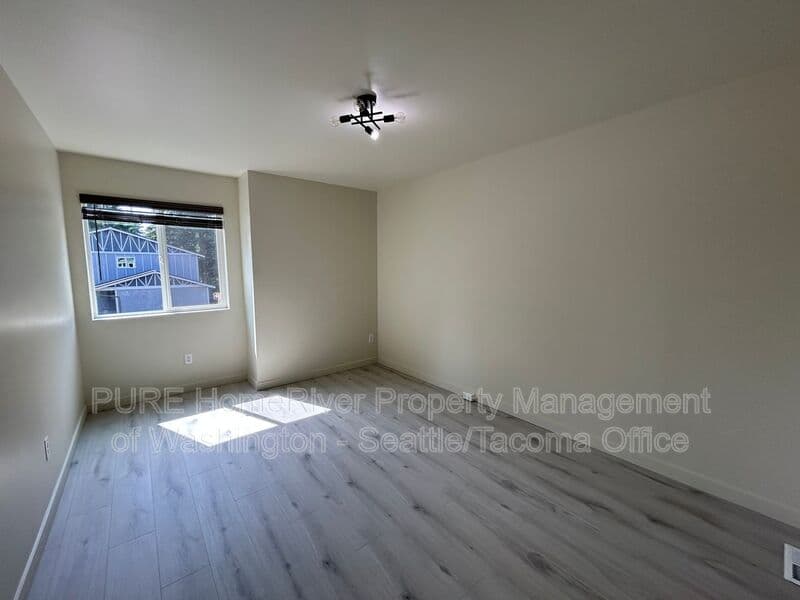 Spanaway House: 5111 208th St E