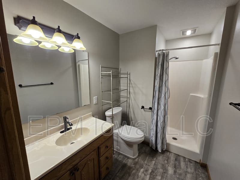 Cedar Falls House: 4710 Donald Drive