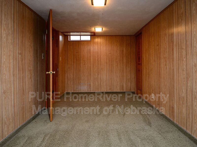 Omaha House: 3333 S 82nd St